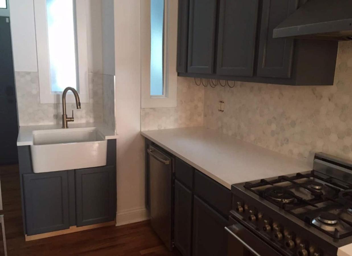 Walk To Lincoln Park, North Avenue Beach, And Second City! Lovely Old Town Charm! Apartamento *