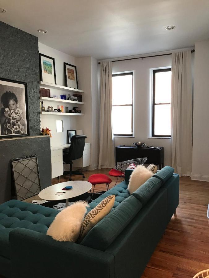 Walk To Lincoln Park, North Avenue Beach, And Second City! Lovely Old Town Charm!